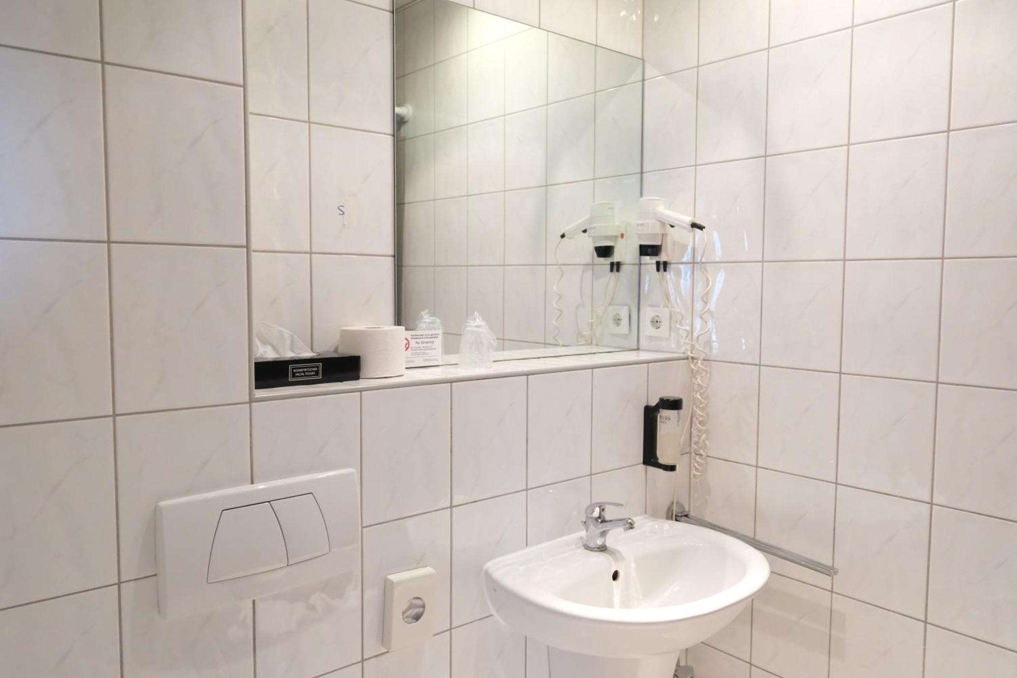 Stargaze Forum Hotel Duesseldorf-Hilden Buitenkant foto